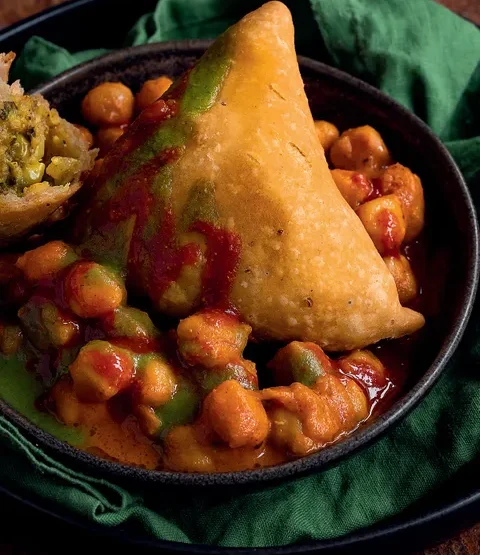 Big Samosa (2 pcs) with Chole